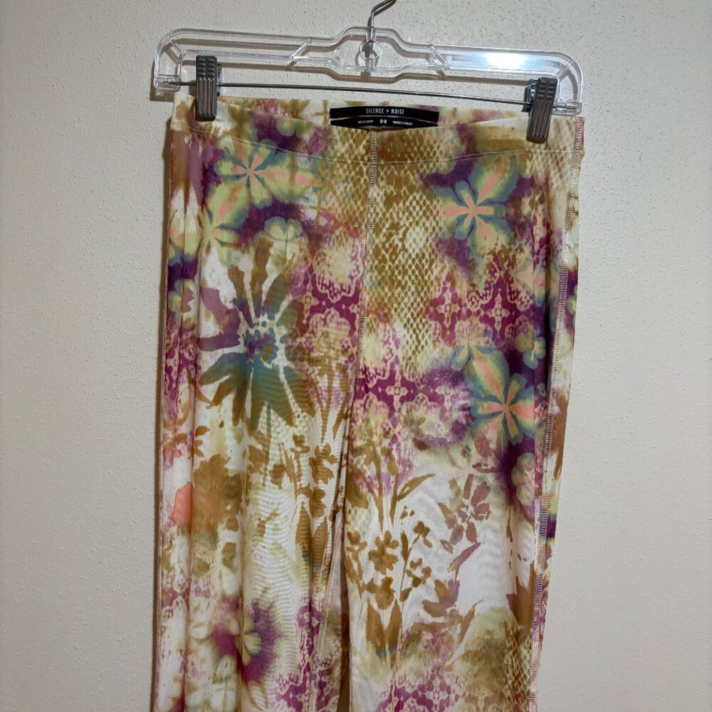 Urban Outfitters Silence + Noise Tina Flared Crop Patterned Floral Flare Pants - Picture 3 of 13